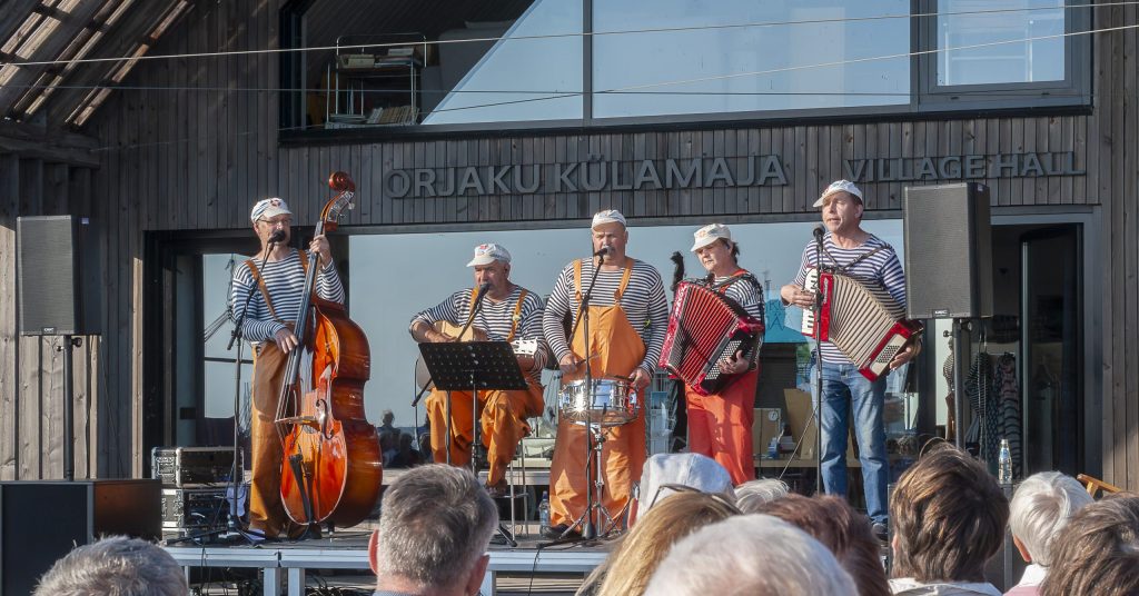 Iiukala Bänd 10